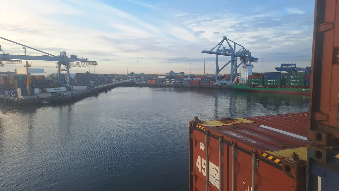 bilde av containerhavna i Rotterdam